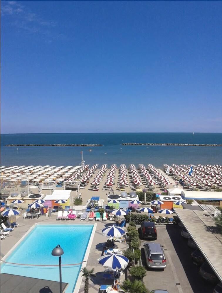 Hotel Italia Белариа-Игеа Марина Екстериор снимка